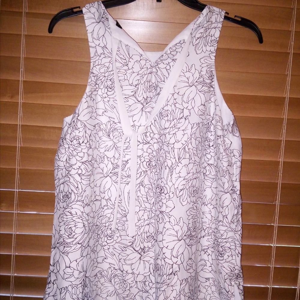 Banana Republic Classic White Top